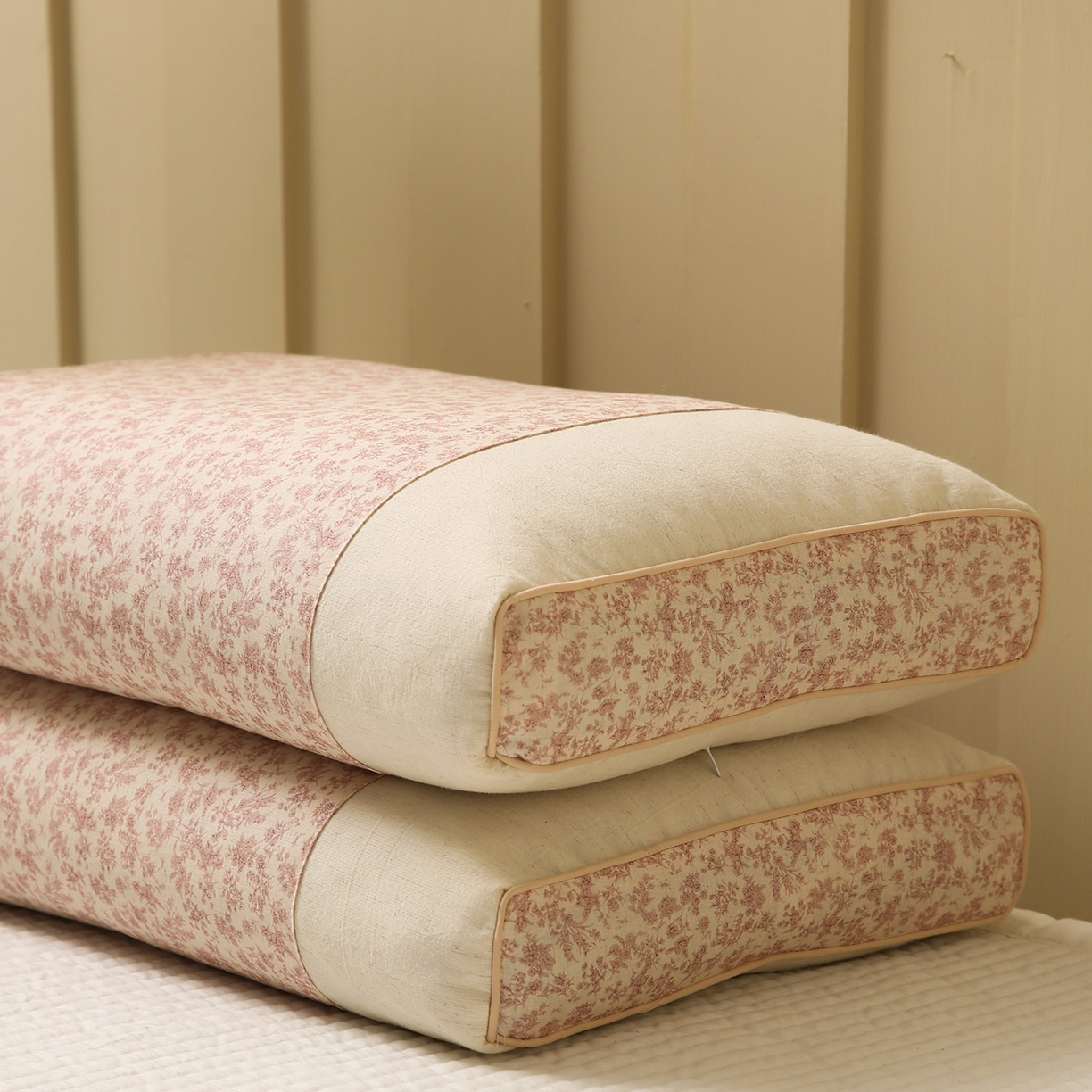 91家纺网 家纺一手货源 找家纺 梦叶草 2026新款全棉小碎花宫廷荞麦枕头枕芯 宫廷荞麦枕-小碎花粉