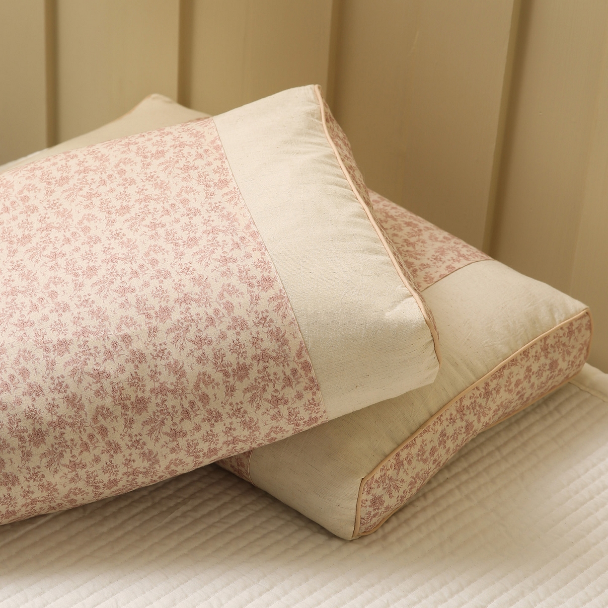 91家纺网 家纺一手货源 找家纺 梦叶草 2026新款全棉小碎花宫廷荞麦枕头枕芯 宫廷荞麦枕-小碎花粉