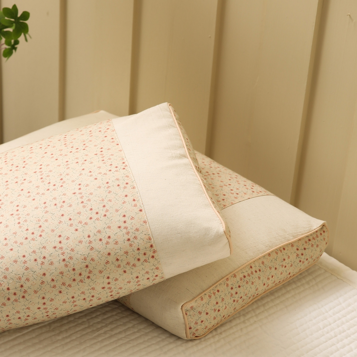 91家纺网 家纺一手货源 找家纺 梦叶草 2026新款全棉小碎花宫廷荞麦枕头枕芯 宫廷荞麦枕-小碎花米黄