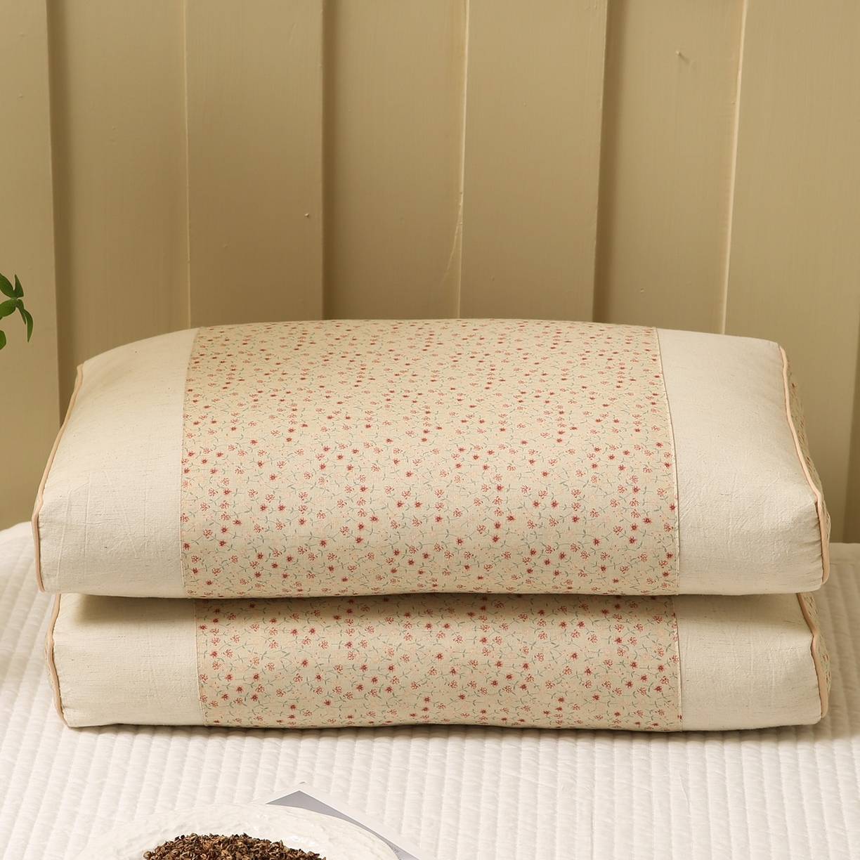 91家纺网 家纺一手货源 找家纺 梦叶草 2026新款全棉小碎花宫廷荞麦枕头枕芯 宫廷荞麦枕-小碎花米黄