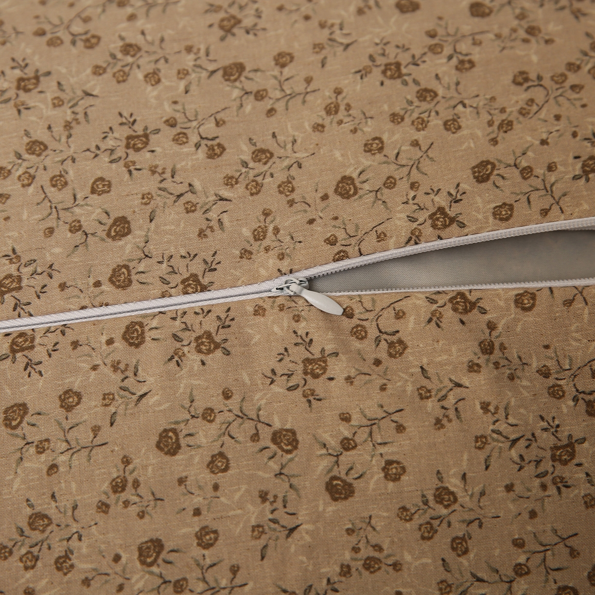 91家纺网 家纺一手货源 找家纺 梦叶草 2026新款全棉小碎花宫廷荞麦枕头枕芯 宫廷荞麦枕-小碎花咖