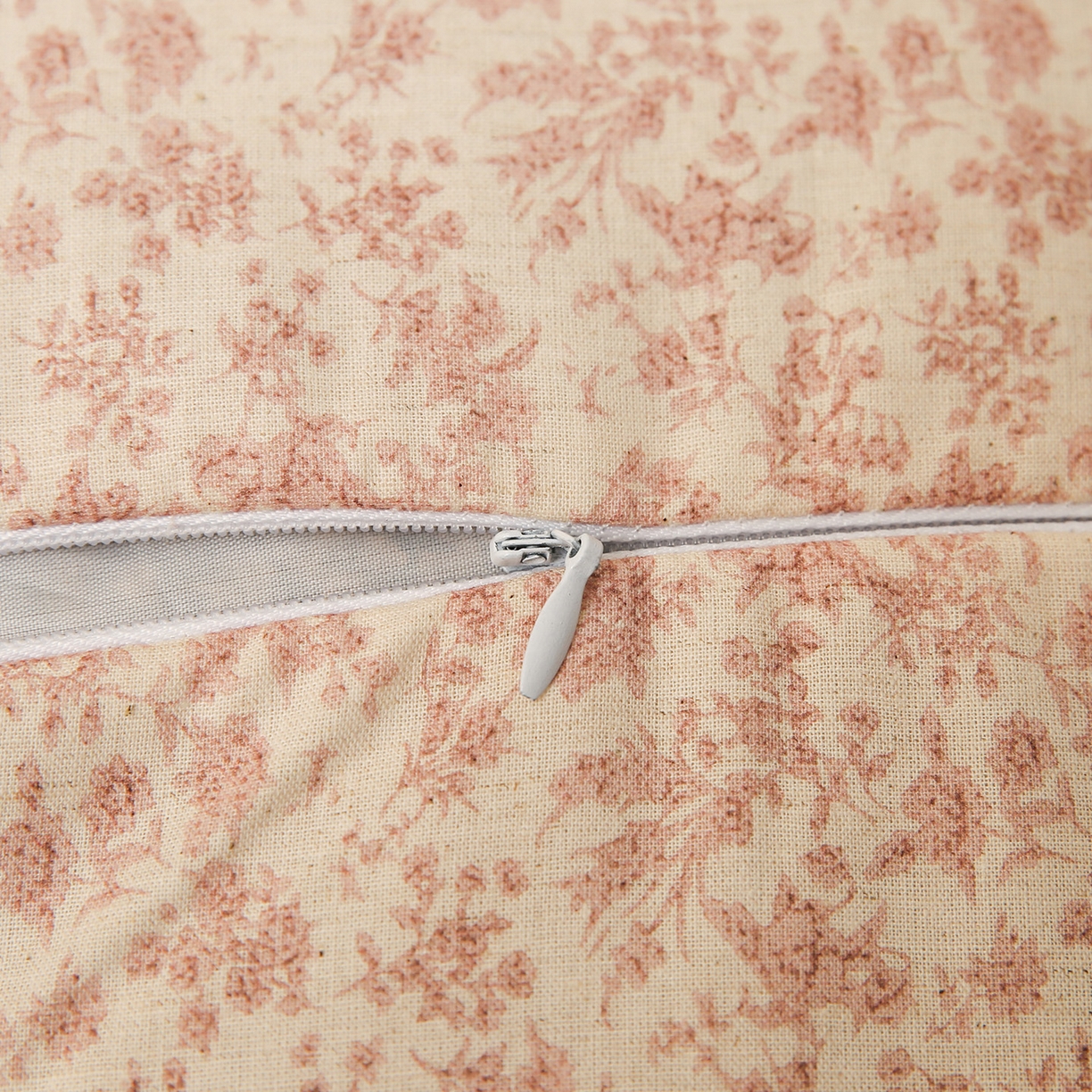 91家纺网 家纺一手货源 找家纺 梦叶草 2026新款全棉小碎花宫廷荞麦枕头枕芯 宫廷荞麦枕-小碎花粉