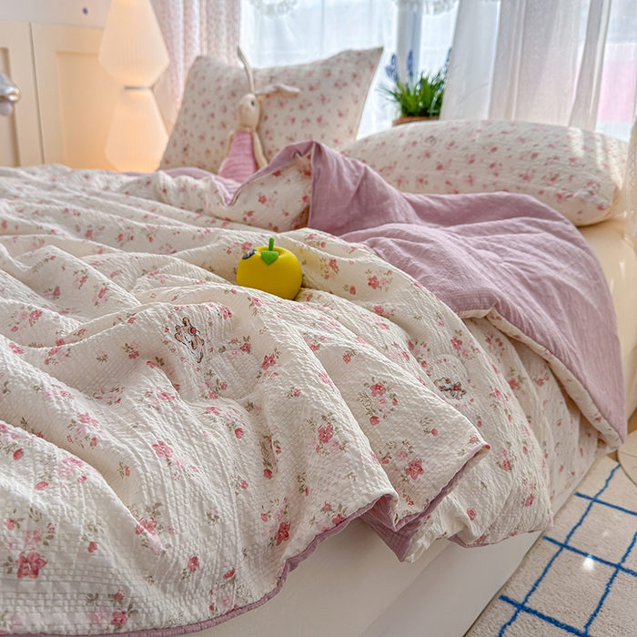 91家纺网 家纺一手货源 找家纺 晚爱家纺（原晚安家居） 2026新款泡芙棉夏被双层纱泡泡纱空调被小清新夏凉被 甜心小兔