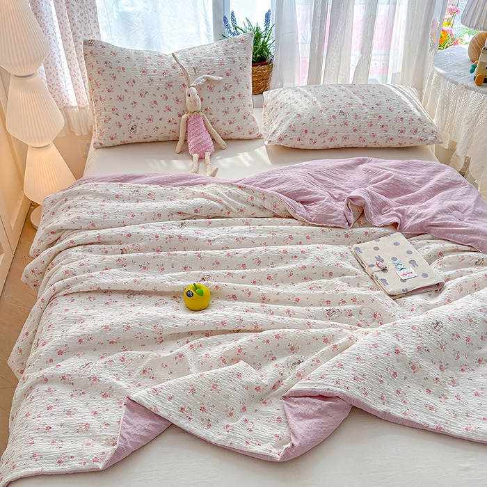 91家纺网 家纺一手货源 找家纺 晚爱家纺（原晚安家居） 2026新款泡芙棉夏被双层纱泡泡纱空调被小清新夏凉被 甜心小兔