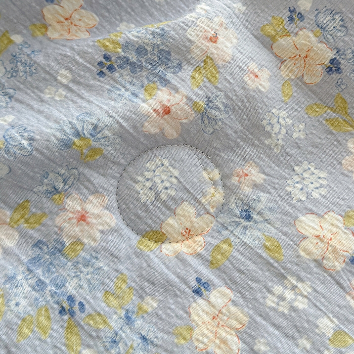 91家纺网 家纺一手货源 找家纺 晚爱家纺（原晚安家居） 2026新款泡芙棉夏被双层纱泡泡纱空调被小清新夏凉被 蓝雪花