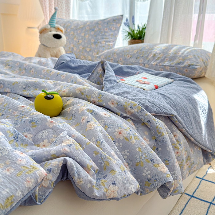 91家纺网 家纺一手货源 找家纺 晚爱家纺（原晚安家居） 2026新款泡芙棉夏被双层纱泡泡纱空调被小清新夏凉被 蓝雪花