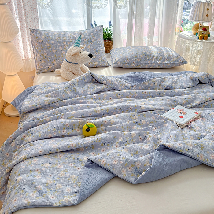 91家纺网 家纺一手货源 找家纺 晚爱家纺（原晚安家居） 2026新款泡芙棉夏被双层纱泡泡纱空调被小清新夏凉被 蓝雪花