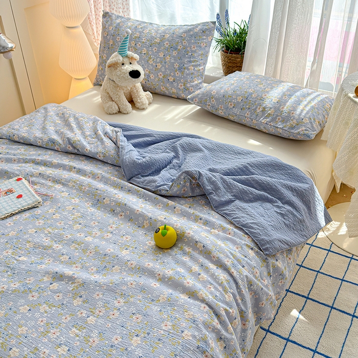 91家纺网 家纺一手货源 找家纺 晚爱家纺（原晚安家居） 2026新款泡芙棉夏被双层纱泡泡纱空调被小清新夏凉被 蓝雪花