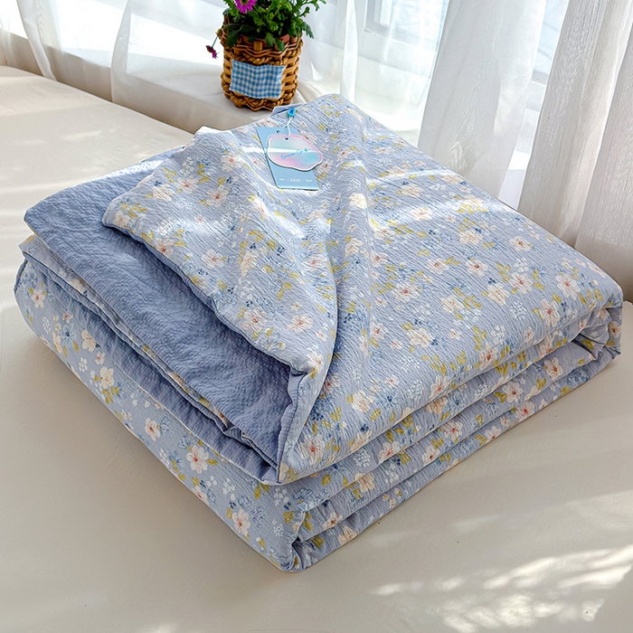 91家纺网 家纺一手货源 找家纺 晚爱家纺（原晚安家居） 2026新款泡芙棉夏被双层纱泡泡纱空调被小清新夏凉被 蓝雪花