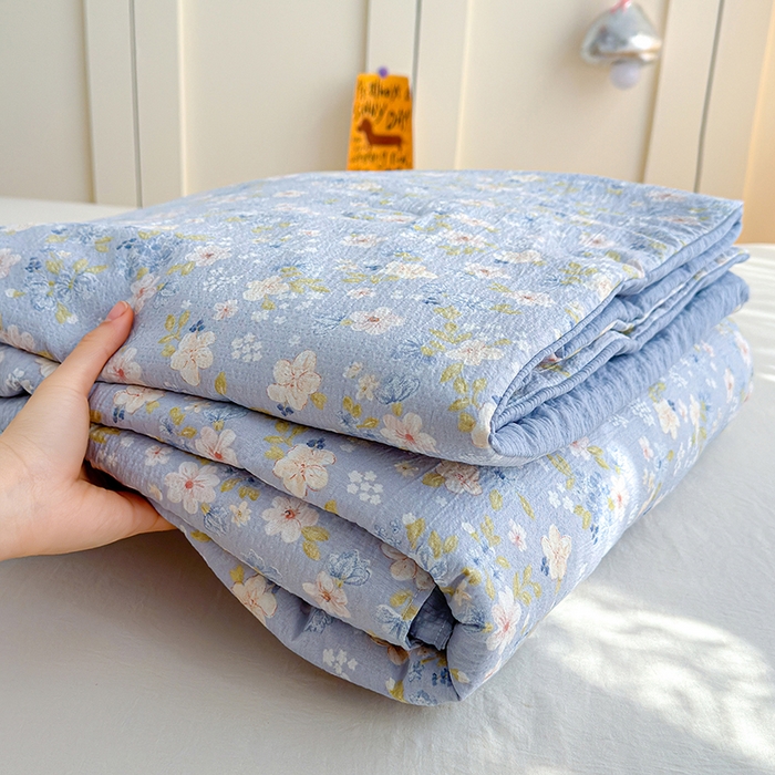 91家纺网 家纺一手货源 找家纺 晚爱家纺（原晚安家居） 2026新款泡芙棉夏被双层纱泡泡纱空调被小清新夏凉被 蓝雪花