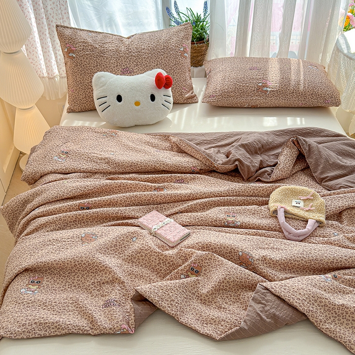 91家纺网 家纺一手货源 找家纺 晚爱家纺（原晚安家居） 2026新款泡芙棉夏被双层纱泡泡纱空调被小清新夏凉被 豹纹凯蒂