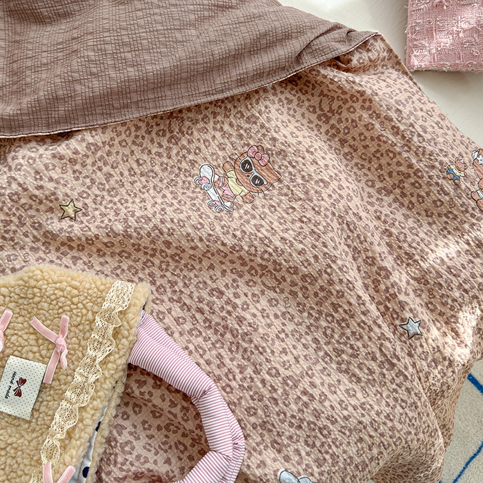 91家纺网 家纺一手货源 找家纺 晚爱家纺（原晚安家居） 2026新款泡芙棉夏被双层纱泡泡纱空调被小清新夏凉被 豹纹凯蒂