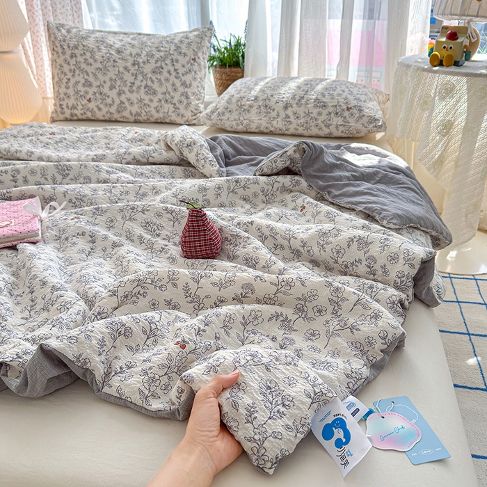 91家纺网 家纺一手货源 找家纺 晚爱家纺（原晚安家居） 2026新款泡芙棉夏被双层纱泡泡纱空调被小清新夏凉被 春风拂梦