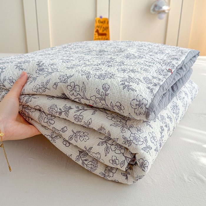 91家纺网 家纺一手货源 找家纺 晚爱家纺（原晚安家居） 2026新款泡芙棉夏被双层纱泡泡纱空调被小清新夏凉被 春风拂梦