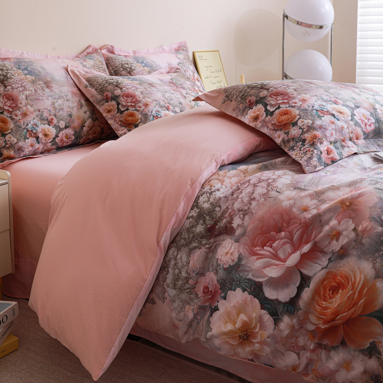 91家纺网 家纺一手货源 找家纺 朵希曼 2026新款全棉纯棉大版定位13376数码印花系列四件套 池花映日-粉