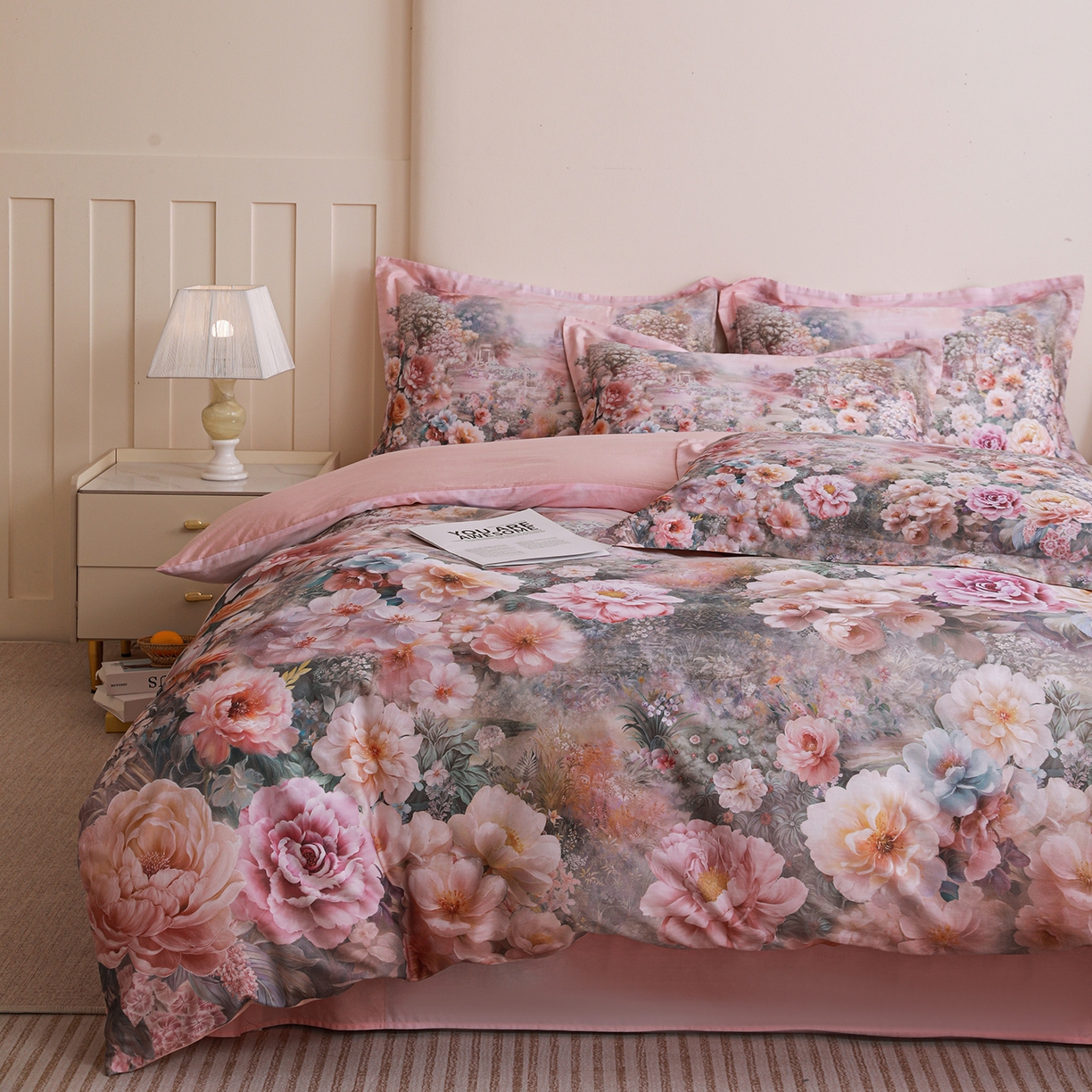 91家纺网 家纺一手货源 找家纺 朵希曼 2026新款全棉纯棉大版定位13376数码印花系列四件套 池花映日-粉