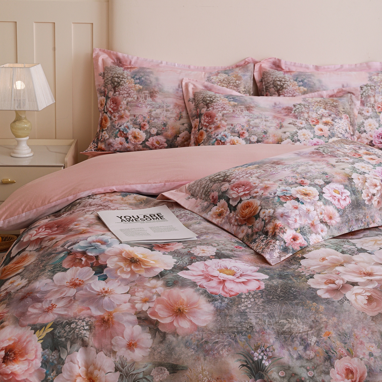 91家纺网 家纺一手货源 找家纺 朵希曼 2026新款全棉纯棉大版定位13376数码印花系列四件套 池花映日-粉