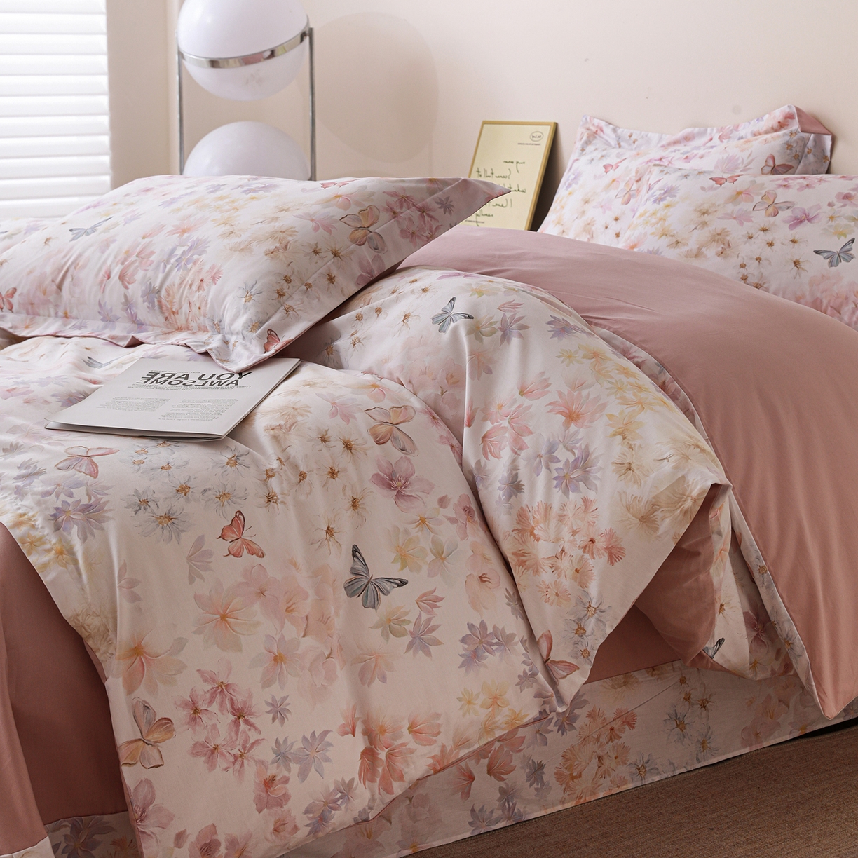 91家纺网 家纺一手货源 找家纺 朵希曼 2026新款全棉纯棉大版定位13376数码印花系列四件套 蝶影入怀-粉