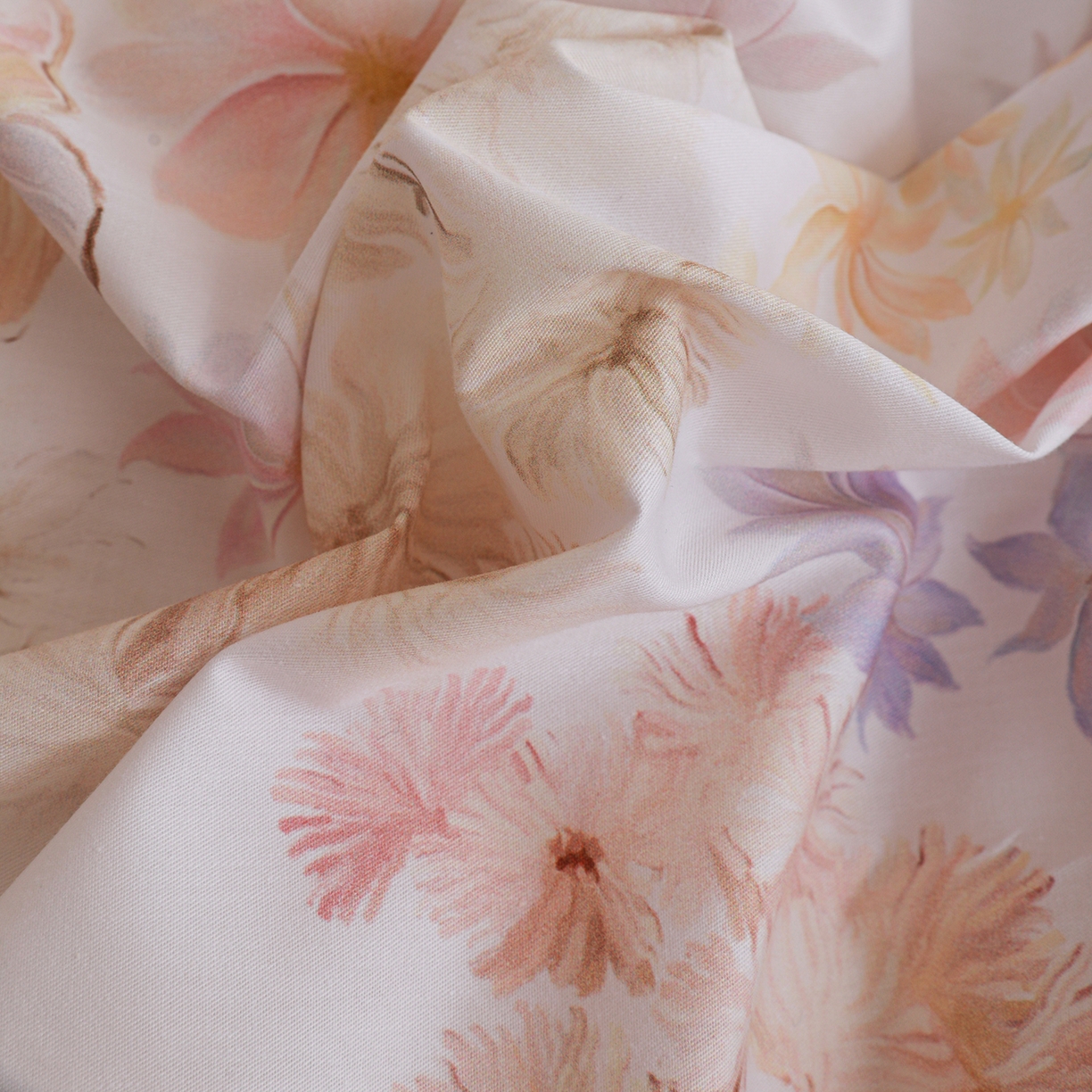 91家纺网 家纺一手货源 找家纺 朵希曼 2026新款全棉纯棉大版定位13376数码印花系列四件套 蝶影入怀-粉