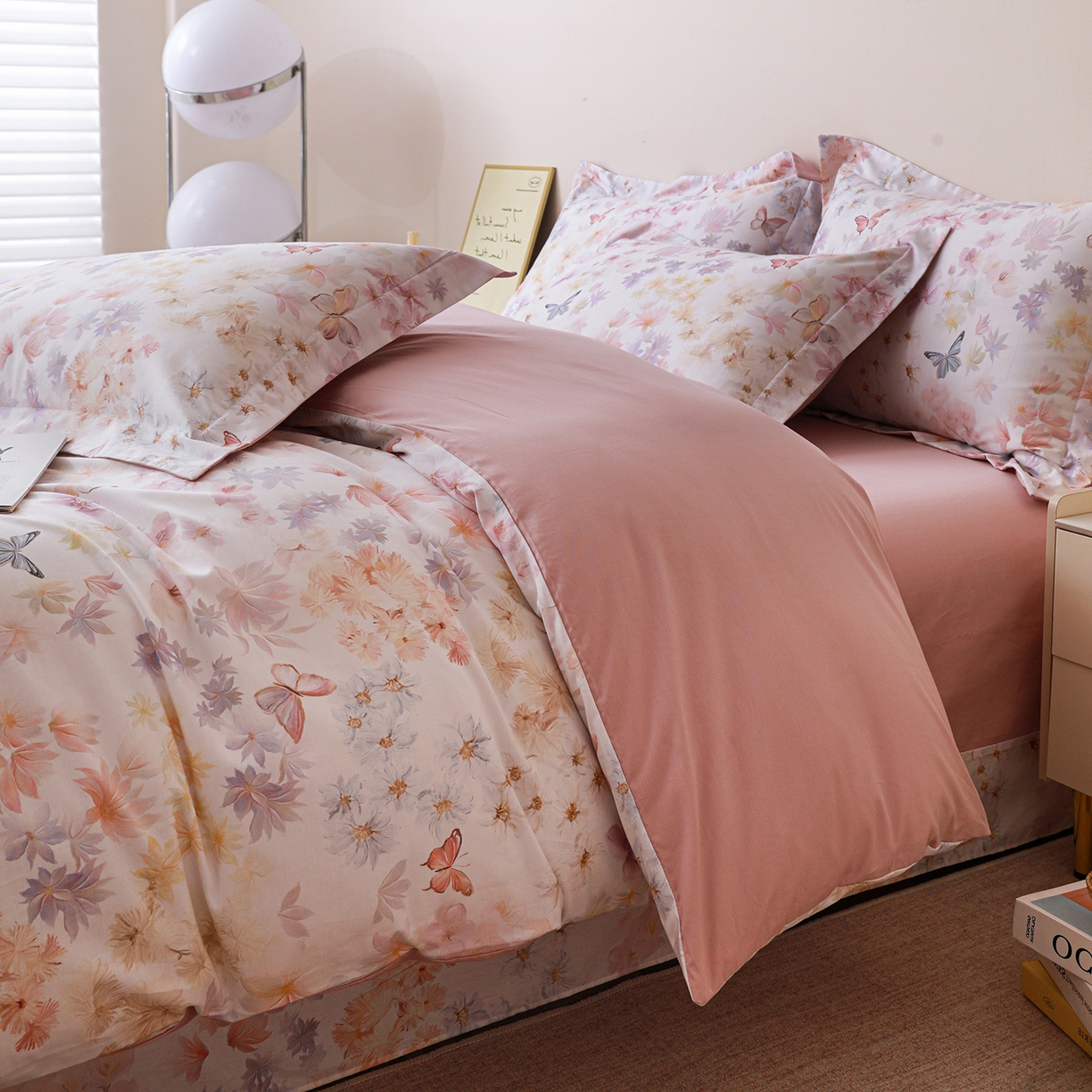 91家纺网 家纺一手货源 找家纺 朵希曼 2026新款全棉纯棉大版定位13376数码印花系列四件套 蝶影入怀-粉