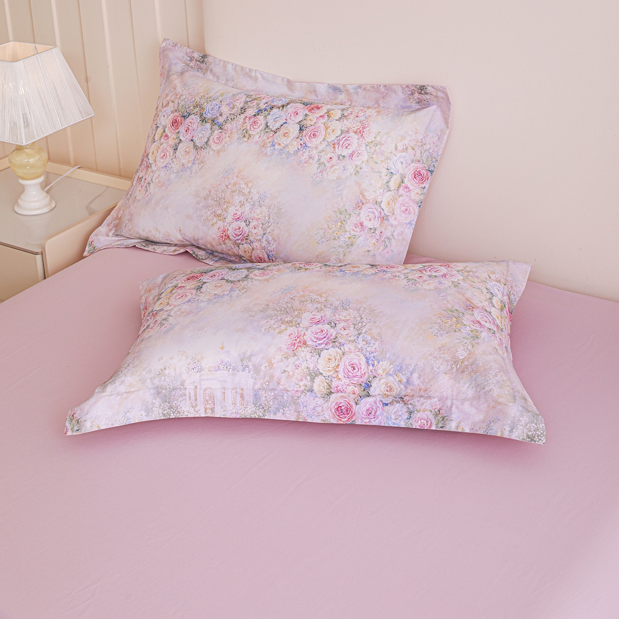 91家纺网 家纺一手货源 找家纺 朵希曼 2026新款全棉纯棉大版定位13376数码印花系列四件套 花礼-粉