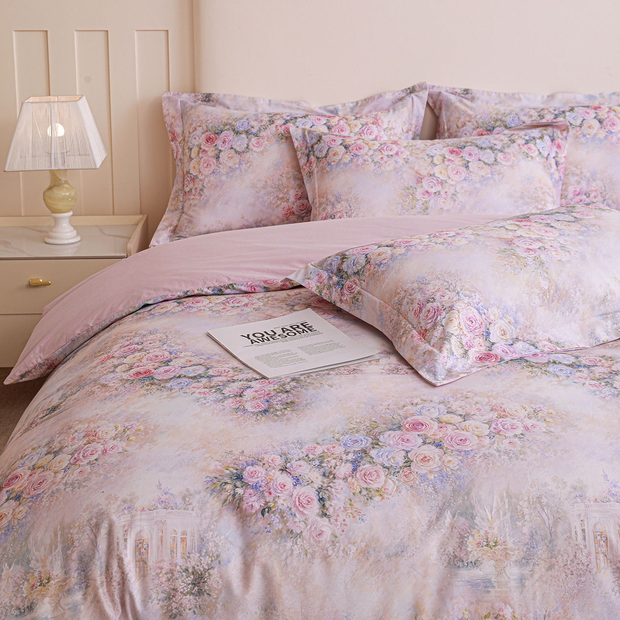 91家纺网 家纺一手货源 找家纺 朵希曼 2026新款全棉纯棉大版定位13376数码印花系列四件套 花礼-粉