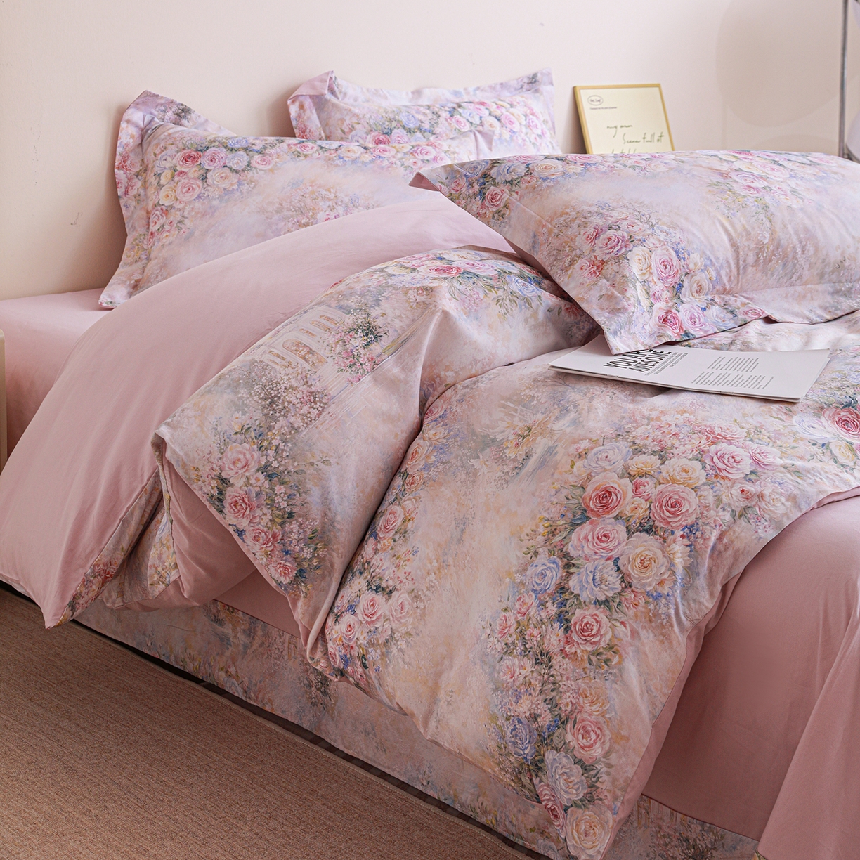 91家纺网 家纺一手货源 找家纺 朵希曼 2026新款全棉纯棉大版定位13376数码印花系列四件套 花礼-粉