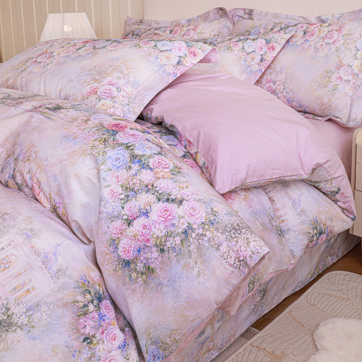 91家纺网 家纺一手货源 找家纺 朵希曼 2026新款全棉纯棉大版定位13376数码印花系列四件套 花礼-粉