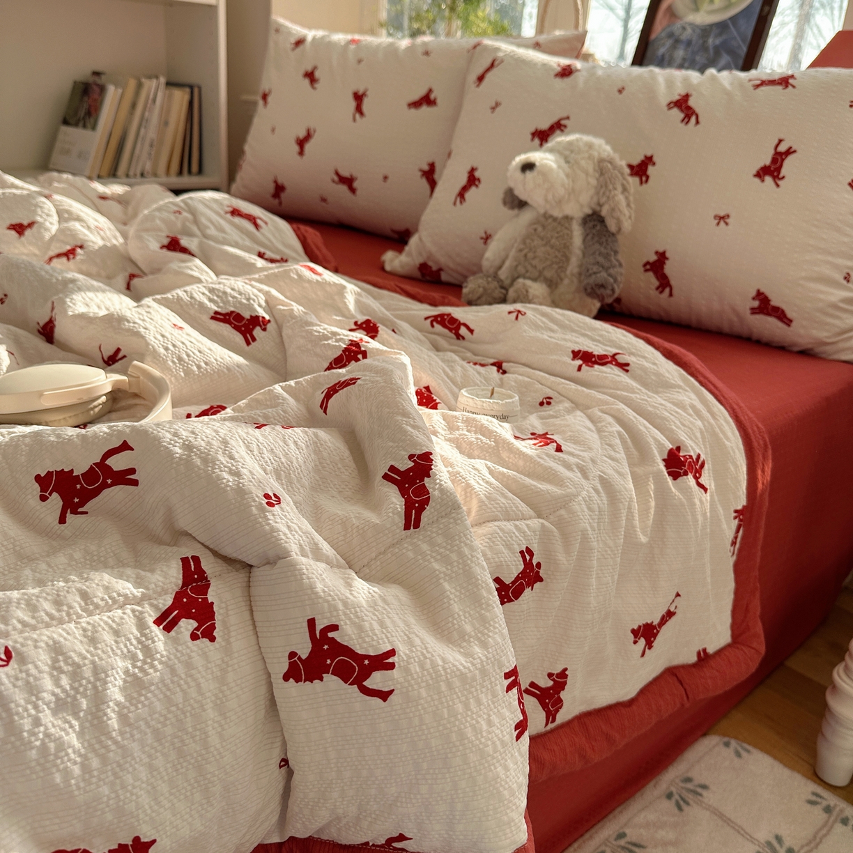 91家纺网 家纺一手货源 找家纺 梵克保罗 2026新款10A抗菌泡芙棉夏被被子被芯 泡芙棉-红缨踏马