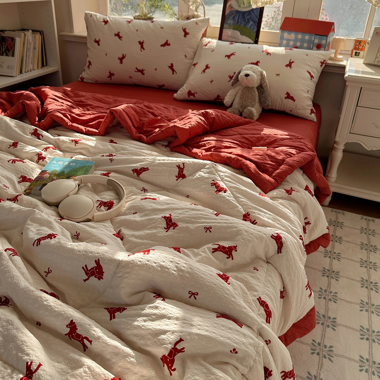 91家纺网 家纺一手货源 找家纺 梵克保罗 2026新款10A抗菌泡芙棉夏被被子被芯 泡芙棉-红缨踏马