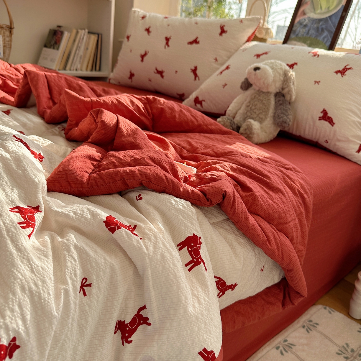 91家纺网 家纺一手货源 找家纺 梵克保罗 2026新款10A抗菌泡芙棉夏被被子被芯 泡芙棉-红缨踏马