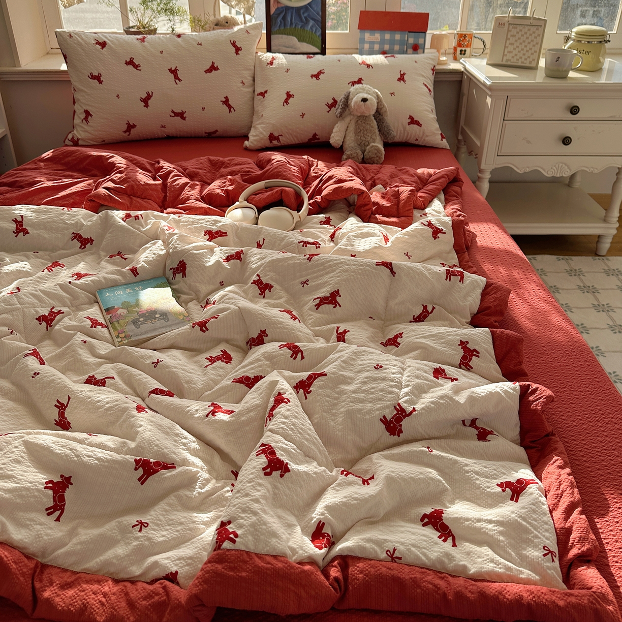 91家纺网 家纺一手货源 找家纺 梵克保罗 2026新款10A抗菌泡芙棉夏被被子被芯 泡芙棉-红缨踏马