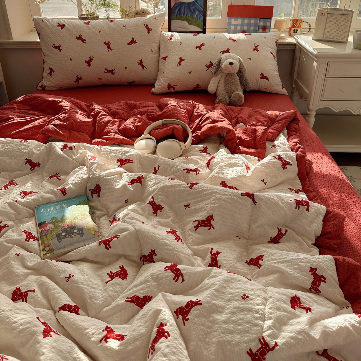 91家纺网 家纺一手货源 找家纺 梵克保罗 2026新款10A抗菌泡芙棉夏被被子被芯 泡芙棉-红缨踏马