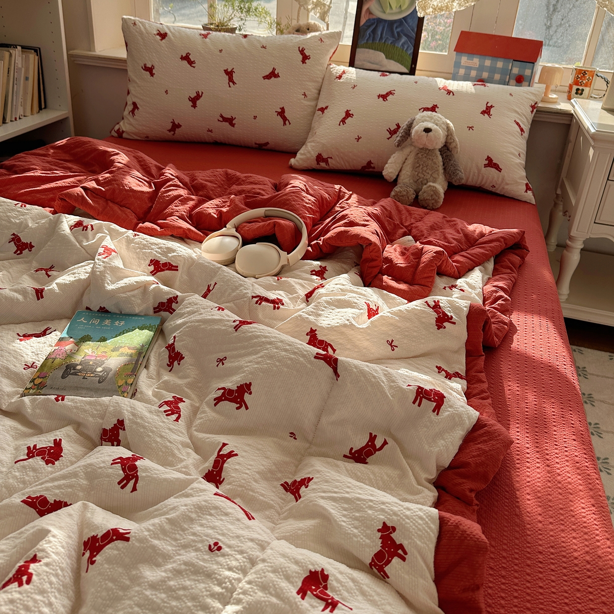 91家纺网 家纺一手货源 找家纺 梵克保罗 2026新款10A抗菌泡芙棉夏被被子被芯 泡芙棉-红缨踏马