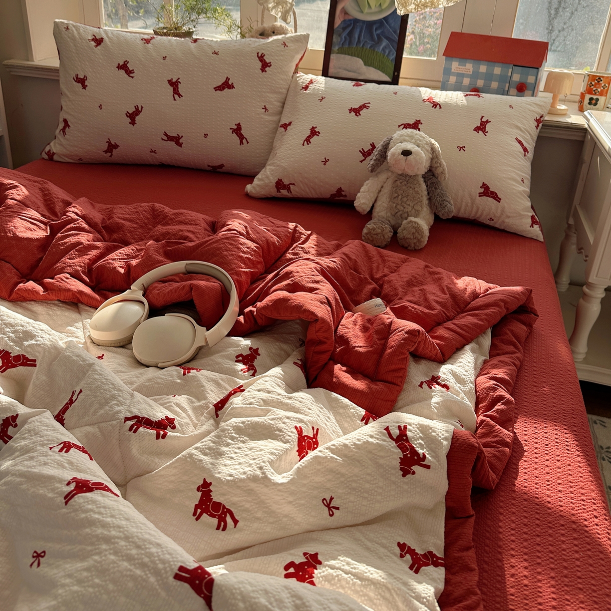 91家纺网 家纺一手货源 找家纺 梵克保罗 2026新款10A抗菌泡芙棉夏被被子被芯 泡芙棉-红缨踏马