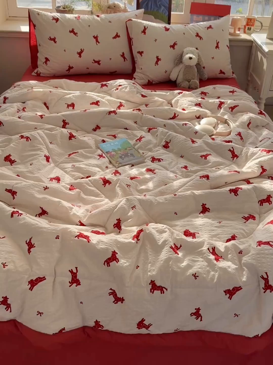 91家纺网 家纺一手货源 找家纺 梵克保罗 2026新款10A抗菌泡芙棉夏被被子被芯 泡芙棉-红缨踏马