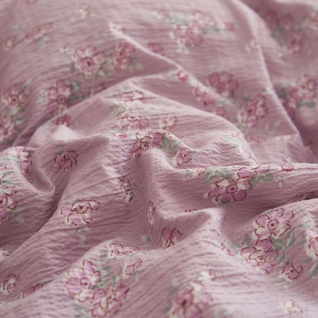 91家纺网 家纺一手货源 找家纺 晨曦家纺 2026春夏新款皱雾纱泡芙纱水洗少女ins风韩版四件套 雾紫花信