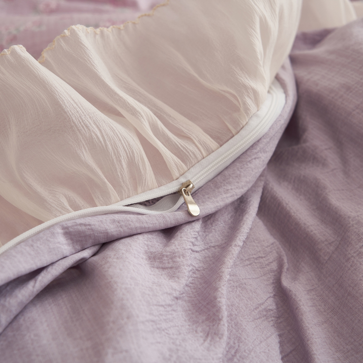 91家纺网 家纺一手货源 找家纺 晨曦家纺 2026春夏新款皱雾纱泡芙纱水洗少女ins风韩版四件套 雾紫花信