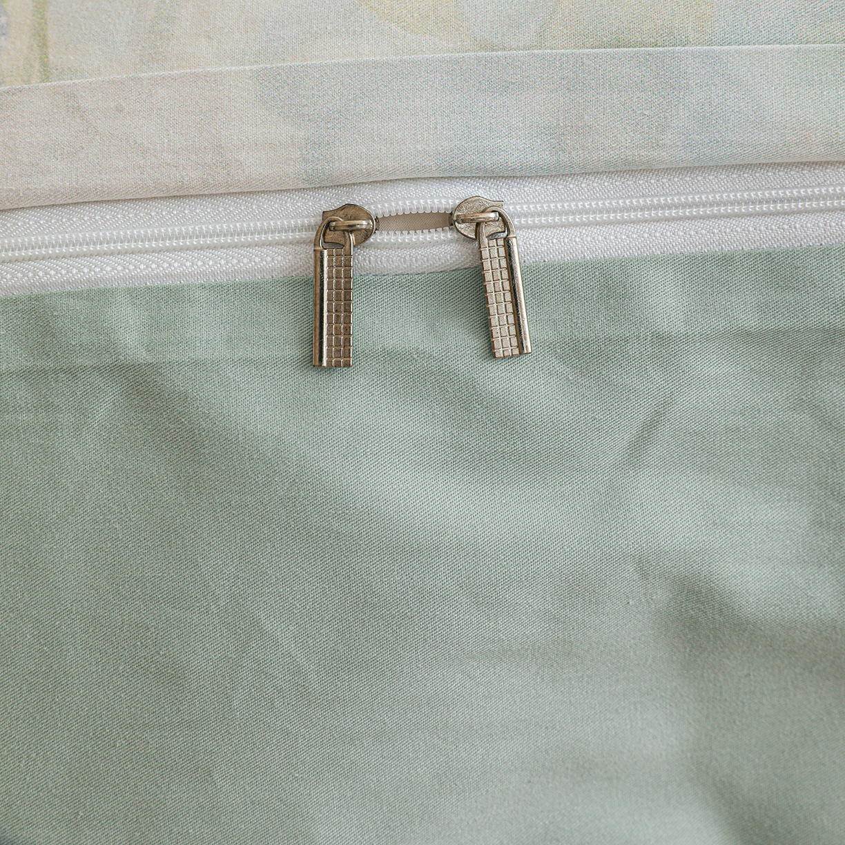 91家纺网 家纺一手货源 找家纺 朵希曼 2026新款全棉纯棉大版定位13376数码印花系列四件套 油画意境-绿