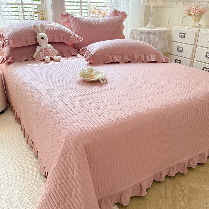 91家纺网 家纺一手货源 找家纺 花香四季家纺 2026新款13376全棉夹棉床盖三件套13372纯棉纯色床盖花边公主风（可定制任意尺寸） 豆沙色