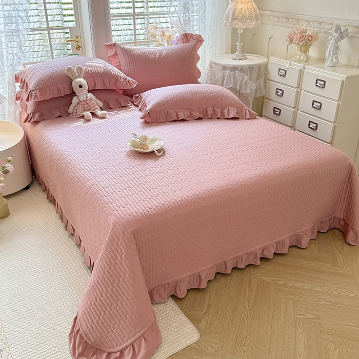 91家纺网 家纺一手货源 找家纺 花香四季家纺 2026新款13376全棉夹棉床盖三件套13372纯棉纯色床盖花边公主风（可定制任意尺寸） 豆沙色