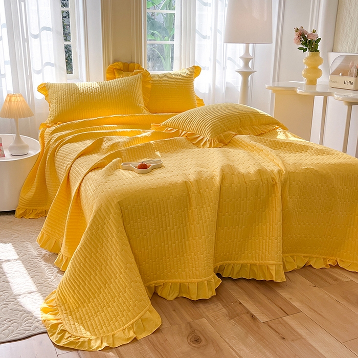 91家纺网 家纺一手货源 找家纺 花香四季家纺 2026新款13376全棉夹棉床盖三件套13372纯棉纯色床盖花边公主风（可定制任意尺寸） 芝士黄