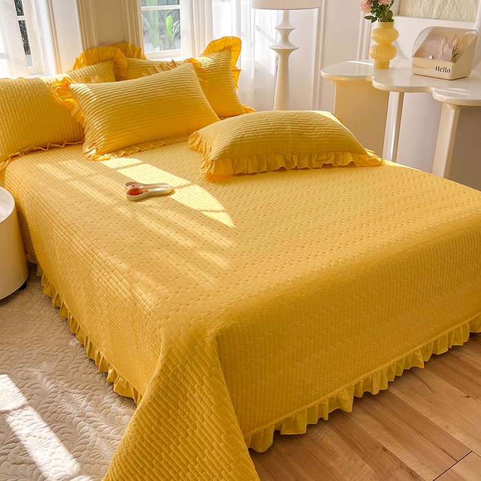 91家纺网 家纺一手货源 找家纺 花香四季家纺 2026新款13376全棉夹棉床盖三件套13372纯棉纯色床盖花边公主风（可定制任意尺寸） 芝士黄