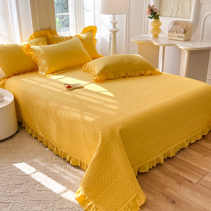 91家纺网 家纺一手货源 找家纺 花香四季家纺 2026新款13376全棉夹棉床盖三件套13372纯棉纯色床盖花边公主风（可定制任意尺寸） 芝士黄