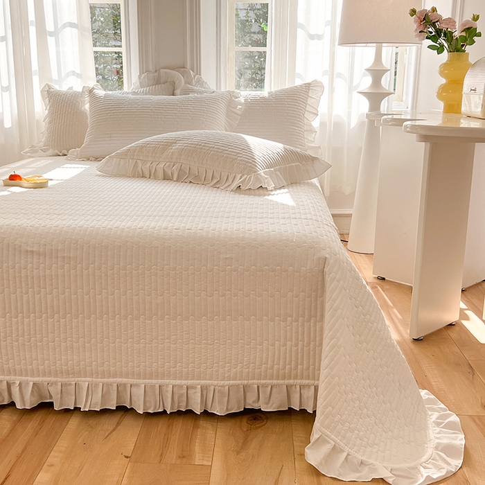 91家纺网 家纺一手货源 找家纺 花香四季家纺 2026新款13376全棉夹棉床盖三件套13372纯棉纯色床盖花边公主风（可定制任意尺寸） 象牙白