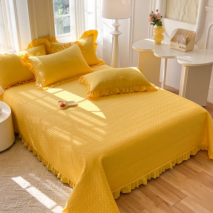 91家纺网 家纺一手货源 找家纺 花香四季家纺 2026新款13376全棉夹棉床盖三件套13372纯棉纯色床盖花边公主风（可定制任意尺寸） 芝士黄