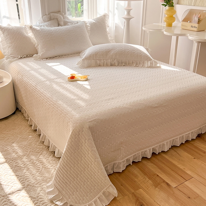 91家纺网 家纺一手货源 找家纺 花香四季家纺 2026新款13376全棉夹棉床盖三件套13372纯棉纯色床盖花边公主风（可定制任意尺寸） 象牙白