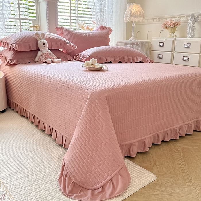 91家纺网 家纺一手货源 找家纺 花香四季家纺 2026新款13376全棉夹棉床盖三件套13372纯棉纯色床盖花边公主风（可定制任意尺寸） 豆沙色