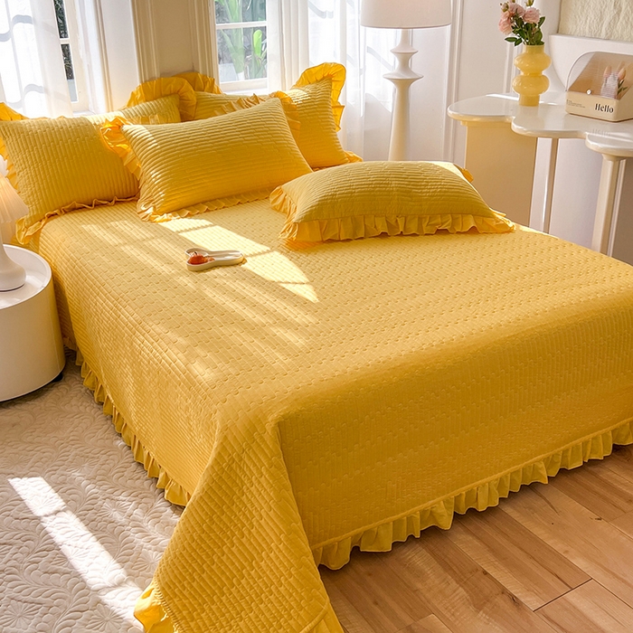 91家纺网 家纺一手货源 找家纺 花香四季家纺 2026新款13376全棉夹棉床盖三件套13372纯棉纯色床盖花边公主风（可定制任意尺寸） 芝士黄