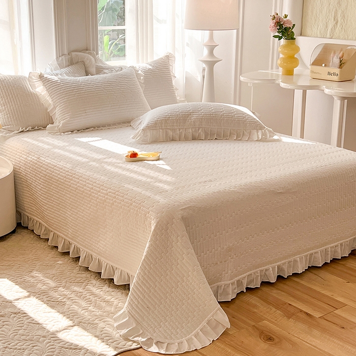 91家纺网 家纺一手货源 找家纺 花香四季家纺 2026新款13376全棉夹棉床盖三件套13372纯棉纯色床盖花边公主风（可定制任意尺寸） 象牙白